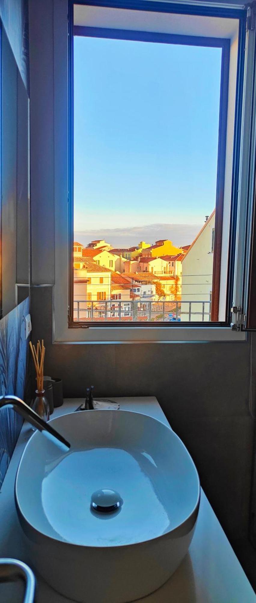 Capricci Di Vento - Design Guest House Ла-Маддалена Номер фото